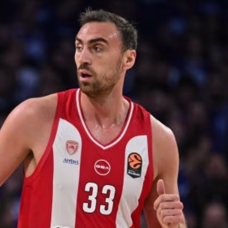 Nikola Milutinov destaca como MVP en inicio de Playoffs de Euroliga