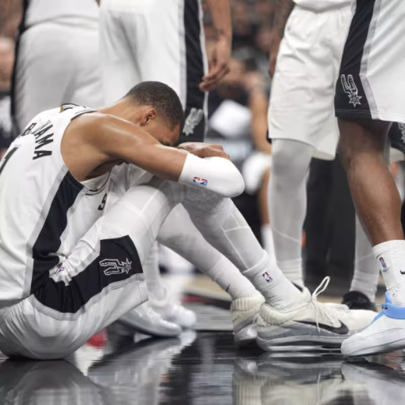 Victor Wembanyama had to leave the Spurs-Blazers game.