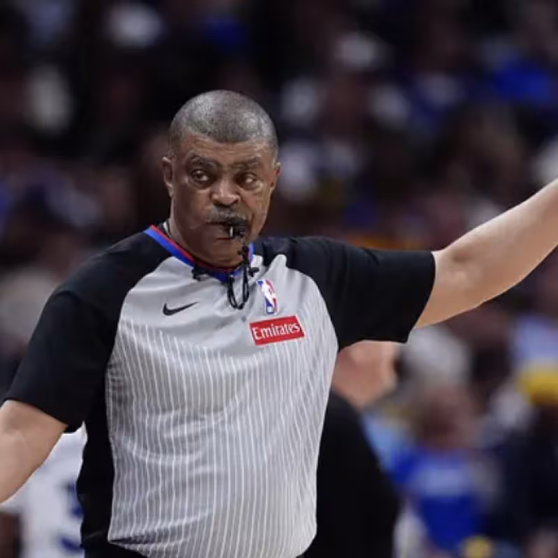 Chris Finch explodes against Tony Brothers in Wolves vs. Spurs
