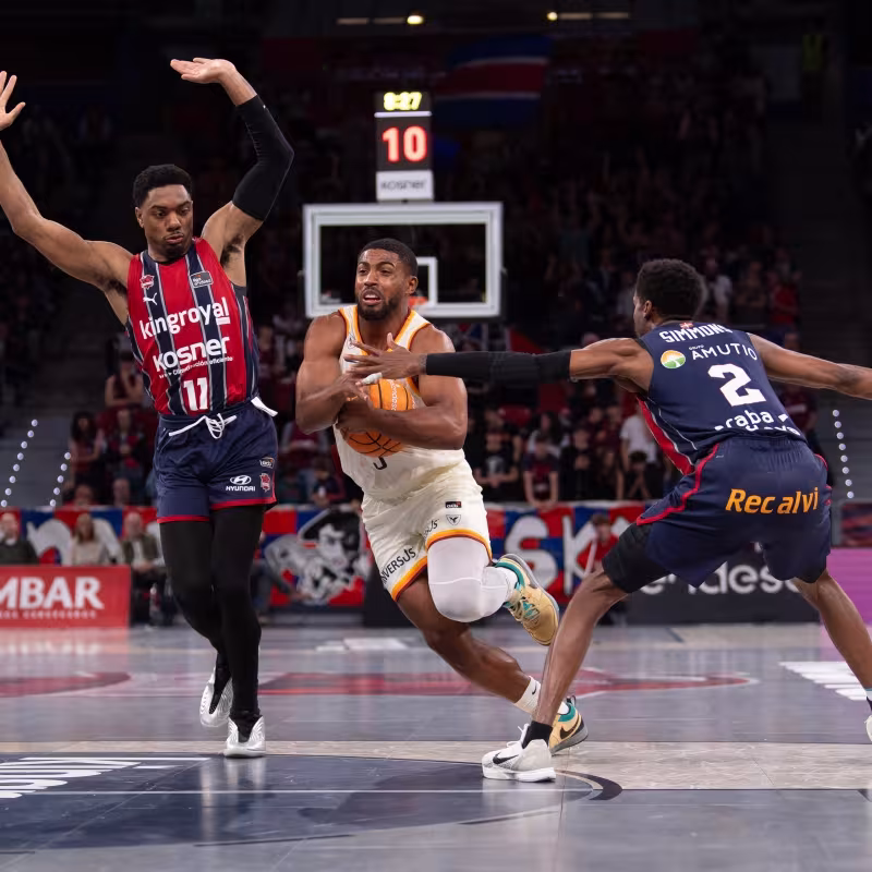 Baskonia vence a UCAM en duelo crucial por segunda plaza