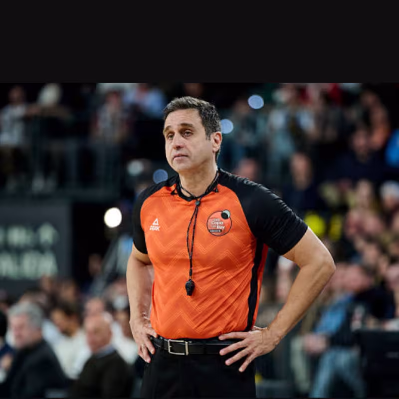 Carlos Peruga, árbitro en Final Four. Foto: gettyimages