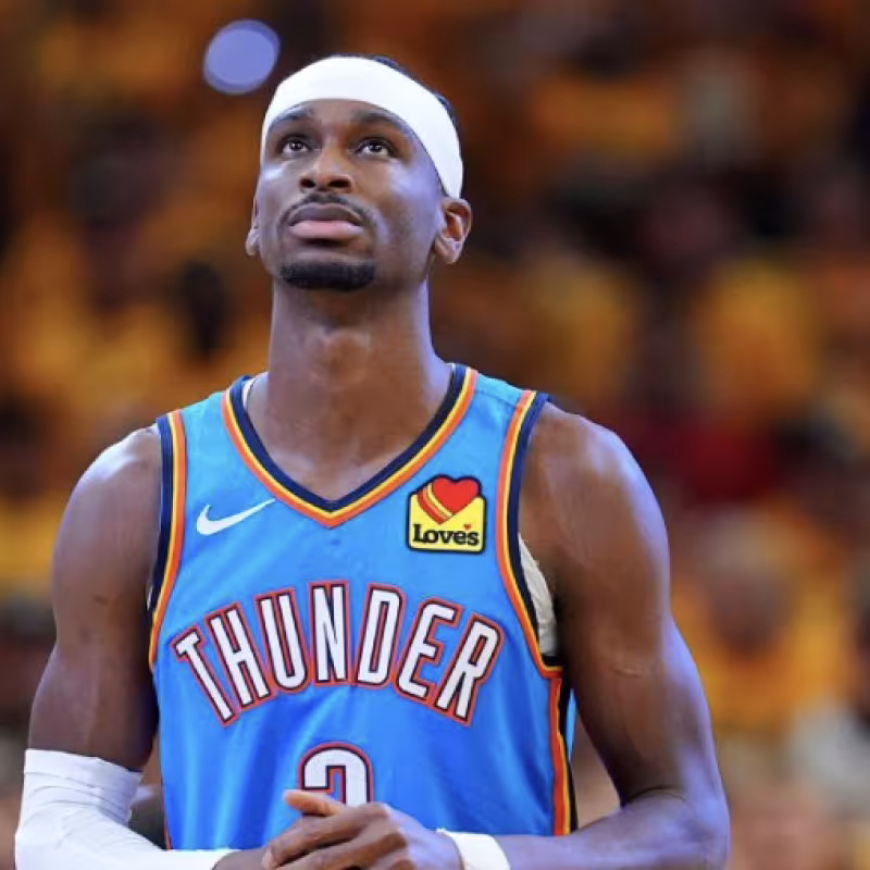 Shai Gilgeous-Alexander no pudo evitar la derrota de OKC ante los Spurs. 