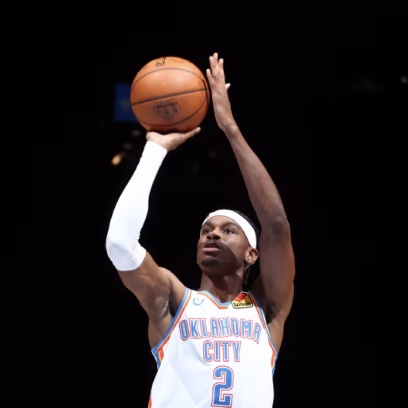 Shai Gilgeous Alexander, tirando desde la personal.