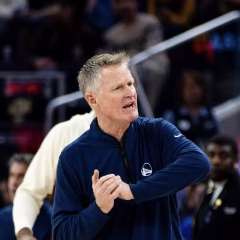 Steve Kerr will continue coaching the Warriors.