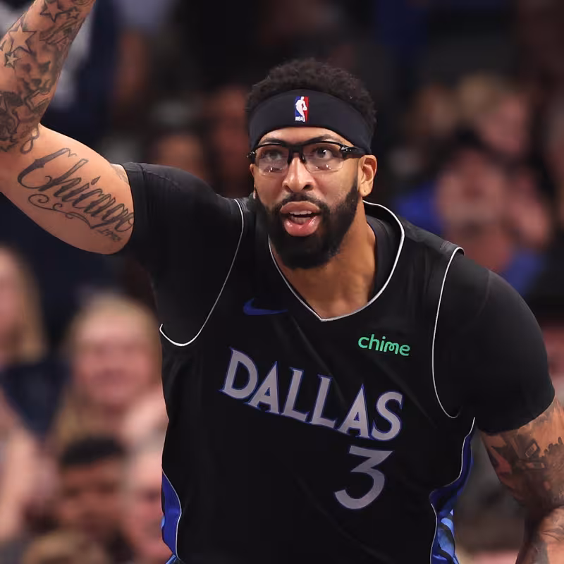 Anthony Davis celebrating a basket