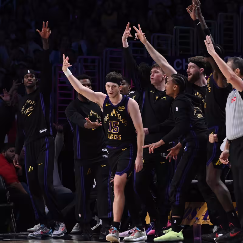 Austin Reaves seguirá en Los Angeles Lakers. 