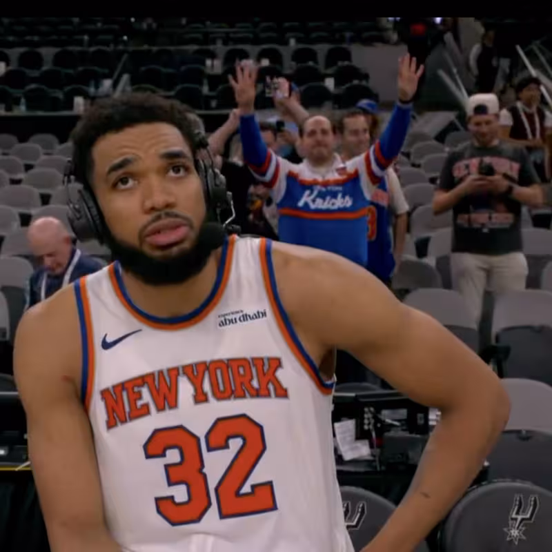 Karl-Anthony Towns, hablando con la prensa tras el triunfo de los Knicks
