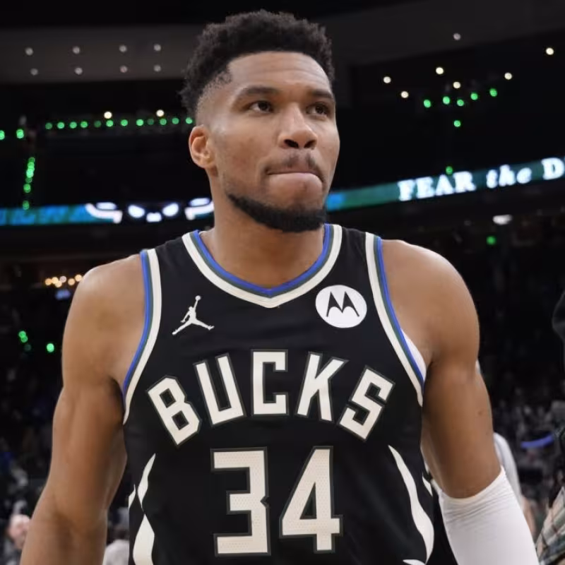 Giannis Antetokounmpo suena para los Cleveland Cavaliers