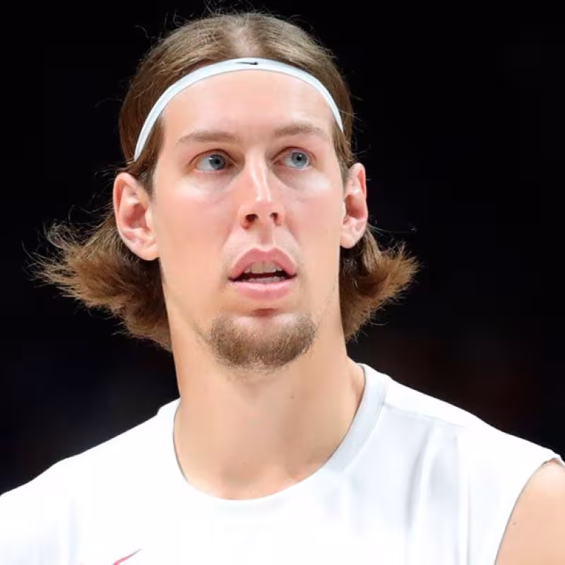 Kelly Olynyk podría salir de los San Antonio Spurs
