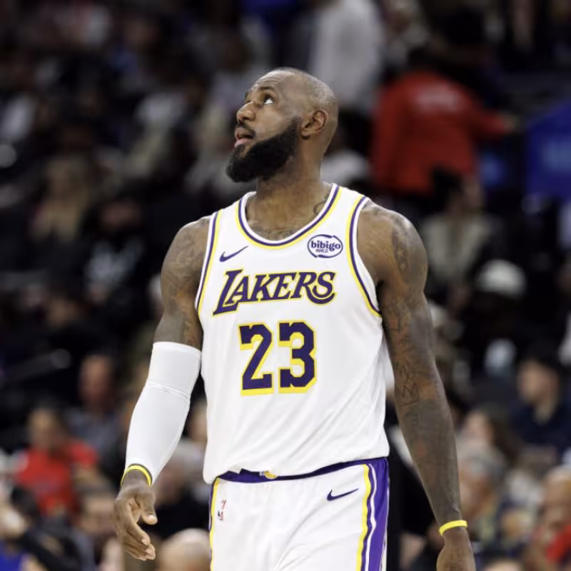 LeBron James deja Los Angeles Lakers. 