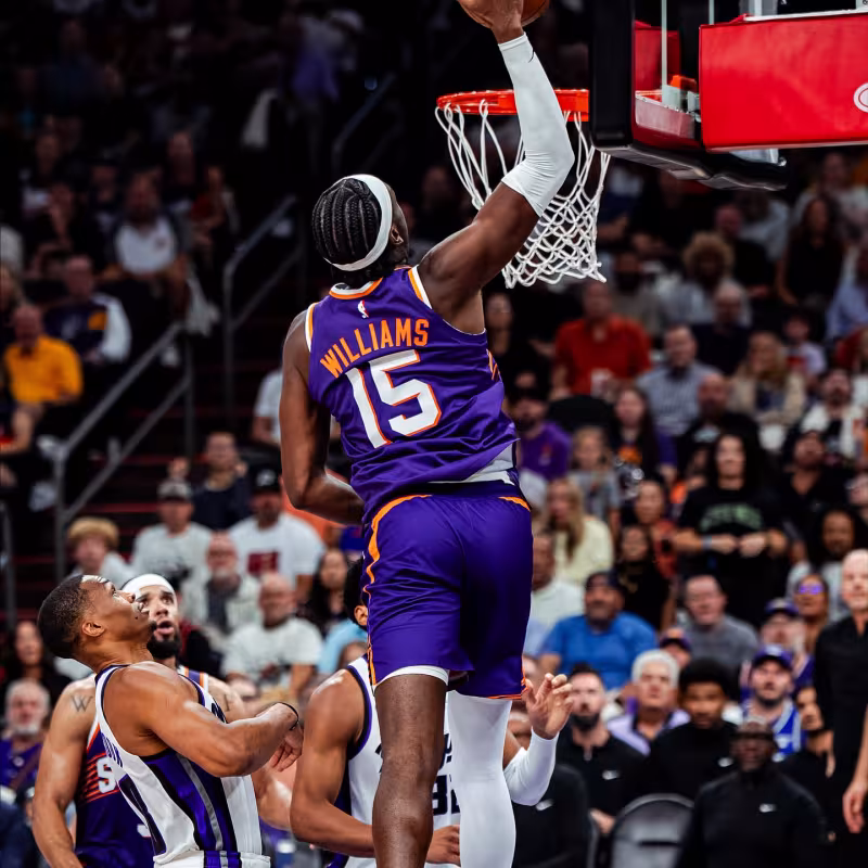 Mark Williams, estrella de Phoenix Suns.