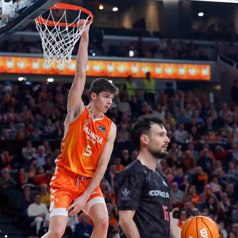 Sergio De Larrea, elegido por los Knicks y traspasado a los Mavs en el NBA Draft 2026.