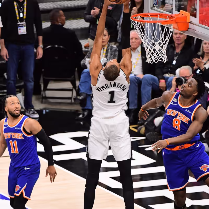 Victor Wembanyama acabó sucumbiendo ante New York Knicks.