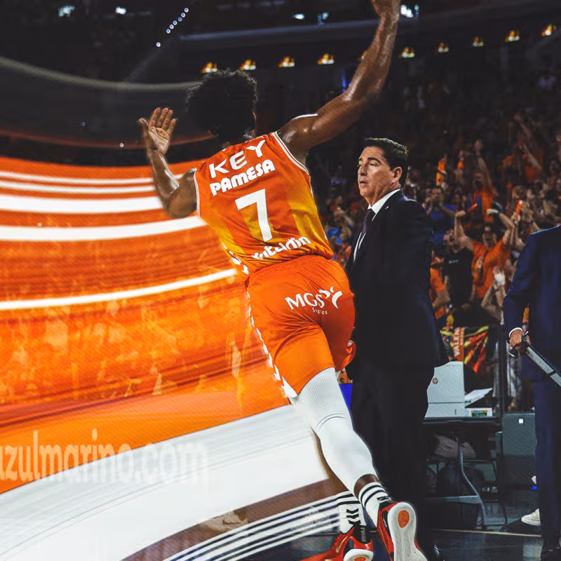 Victoria del Valencia Basket en el Palau ante el Barcelona