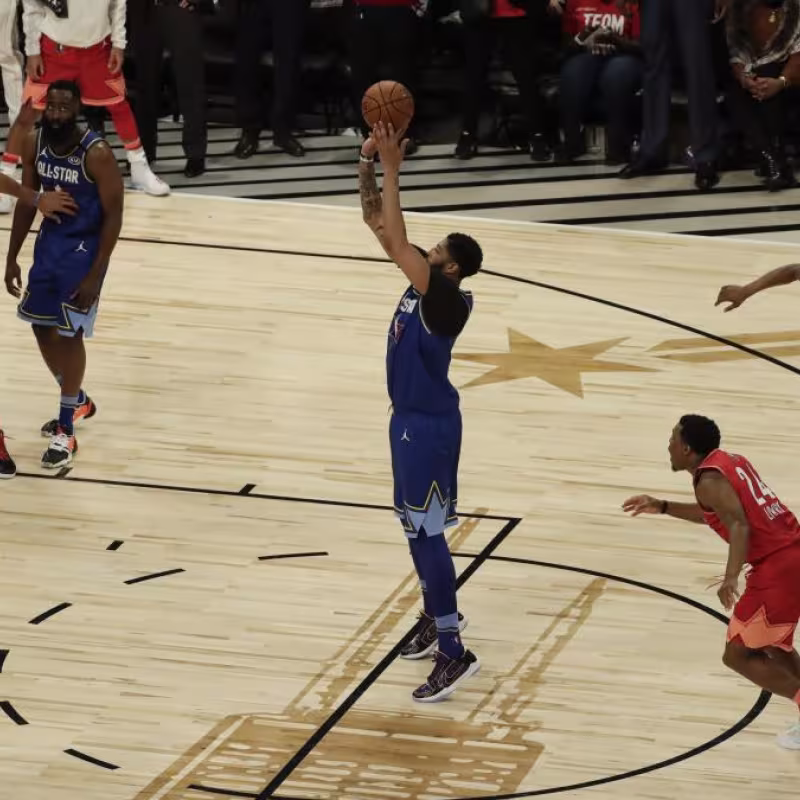Anthony Davis, lanzando un tiro libre
