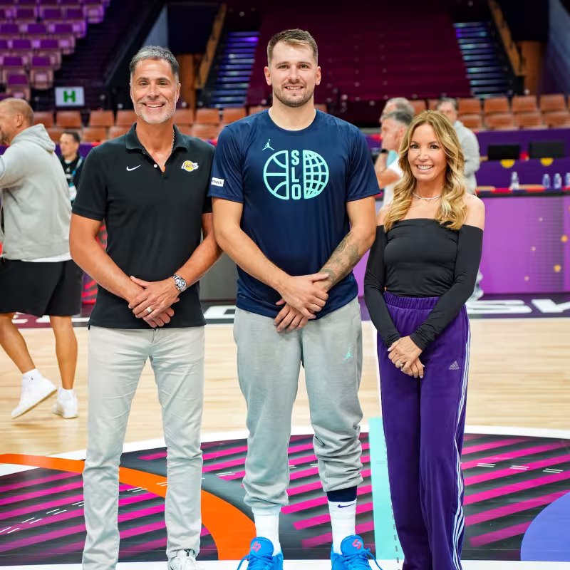 Jeanie Buss dissociates from Los Angeles Lakers.
