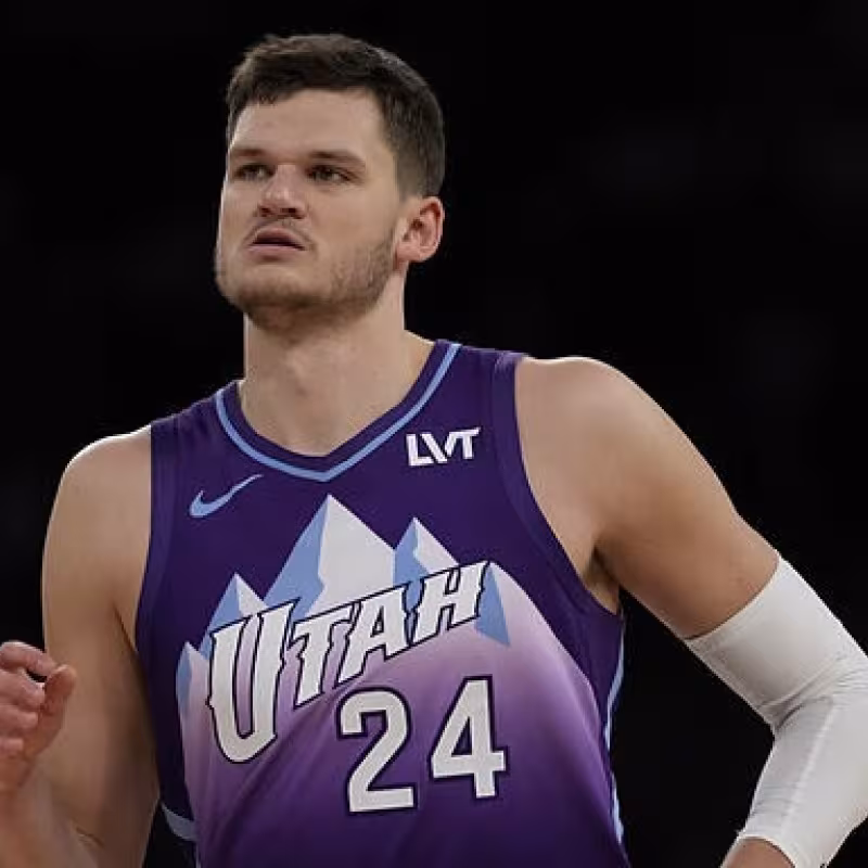 Walker Kessler, in the middle of a game with the Utah Jazz.
