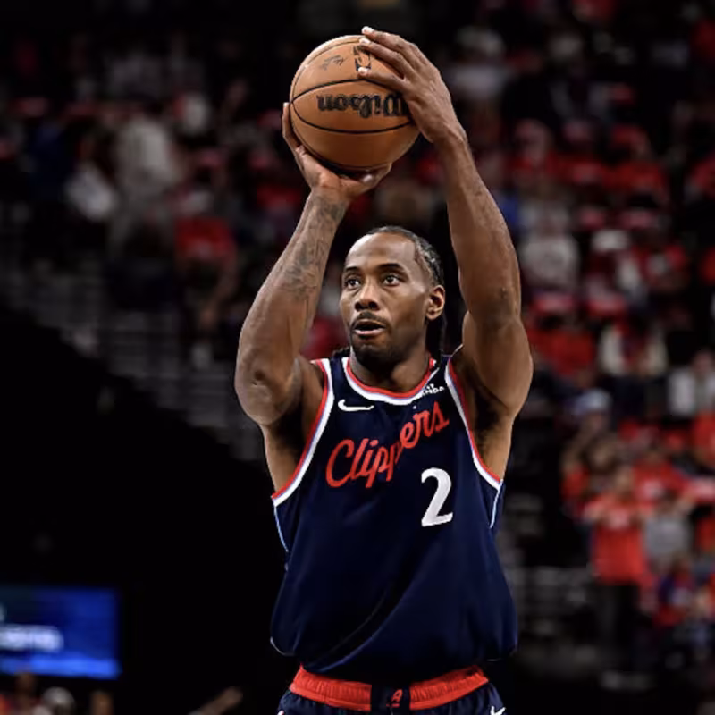 Los Clippers, sancionados por el caso de Kawhi Leonard