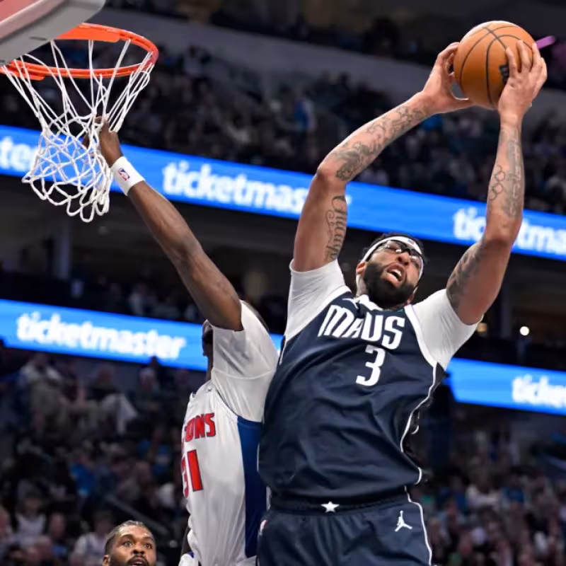 Jalen Duren y Anthony Davis, rumores NBA. Foto: gettyimages