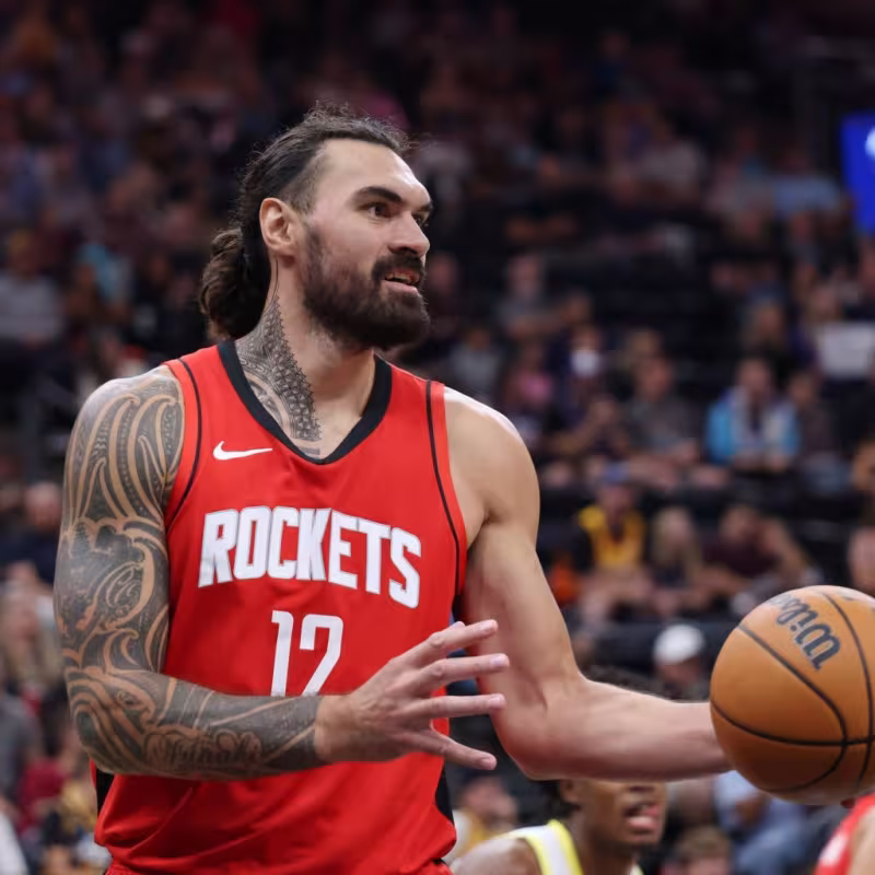 Steven Adams, pívot de los Houston Rockets