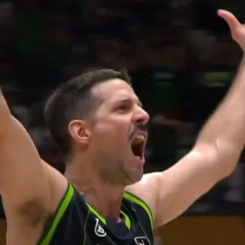 Badalona gana la Supercopa con Laprovítola decisivo