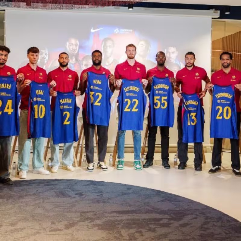 Barça presenta once fichajes y renueva plantilla para 2026-27