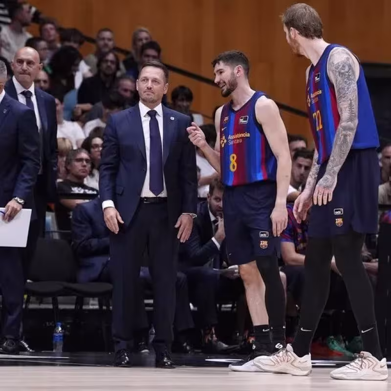 Barça reconstruye con once fichajes y Sekulic ante la urgencia