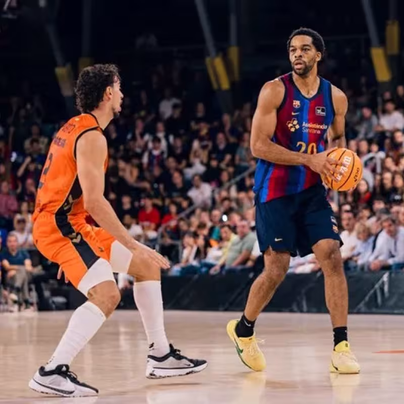 Barcelona holds on and defeats Valencia in a thrilling final.