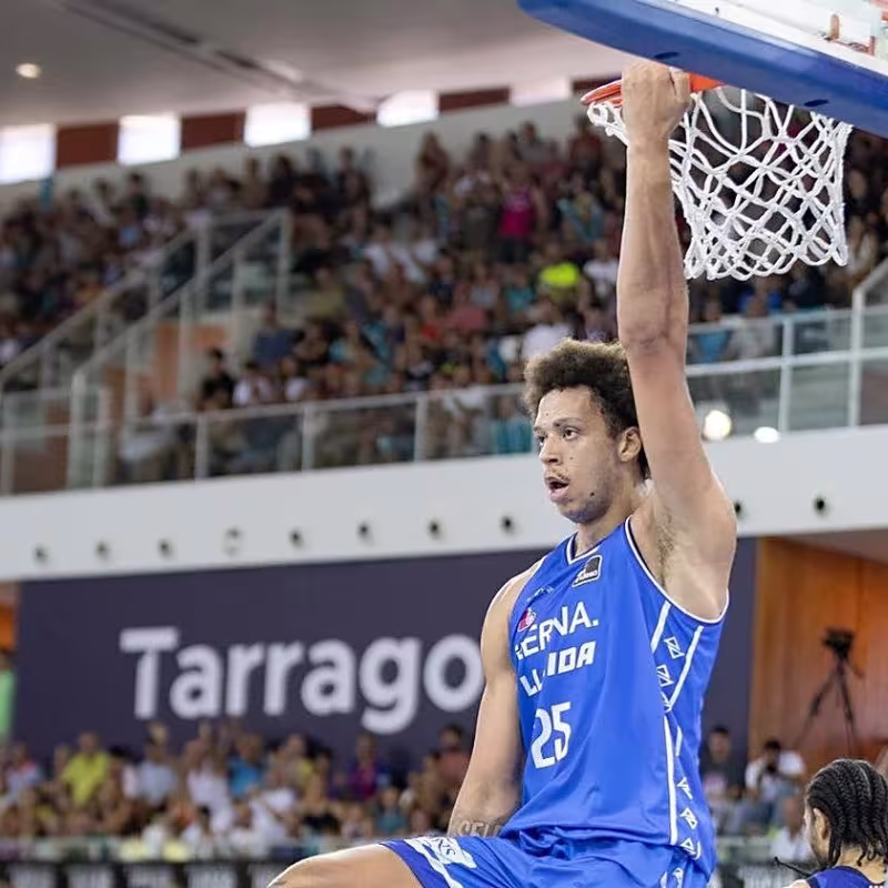 Baskonia busca refuerzos en la pintura con Perrin como opción