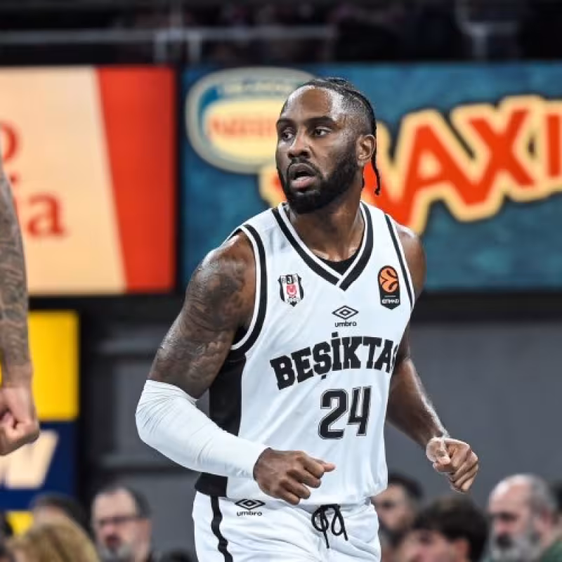 Baskonia falls at home due to mistakes in three-point shooting.