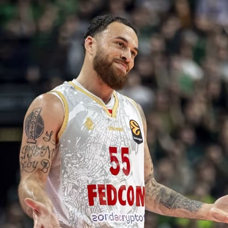 Disputa legal entre Barcelona y Mike James