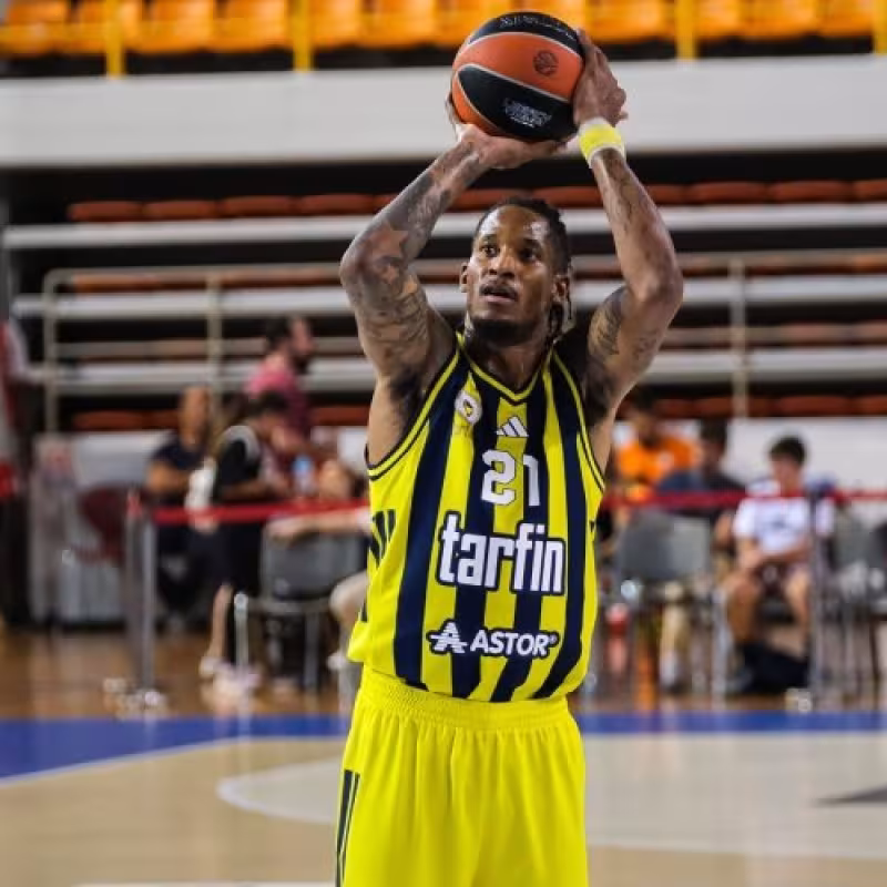 Fenerbahçe vence a Milano en cierre tenso