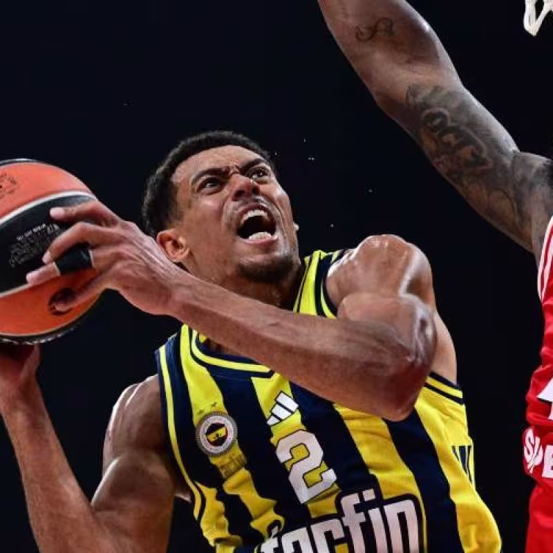 Fenerbahçe vence al Dubai y se alza con el bronce