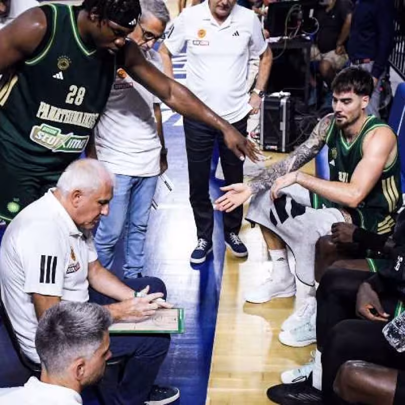 Gastroenteritis paraliza a Panathinaikos y AEK tras Rodas