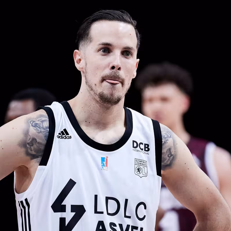Heurtel llega al AEK para debutar en la Champions League
