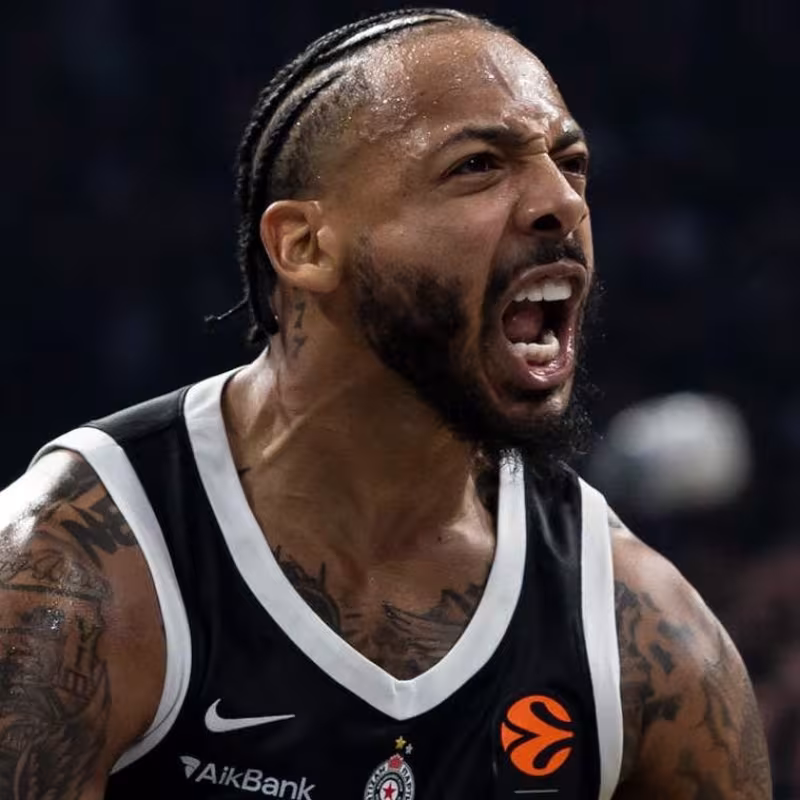 Jones domina el cierre y el Partizan vence al Milano