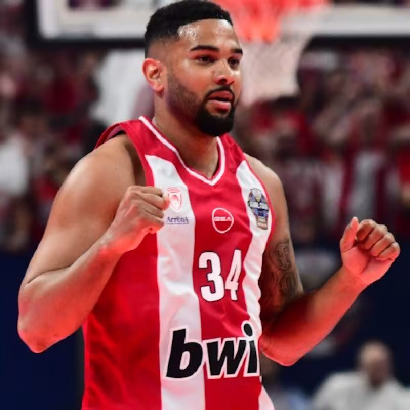 Joseph renueva con Olympiacos; Walkup, en el aire