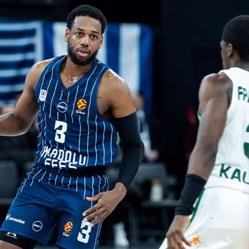 Loyd renews with Anadolu Efes on the way to 2026-27