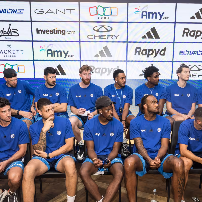Maccabi refuerza la defensa con cuatro interiores para asaltar Europa