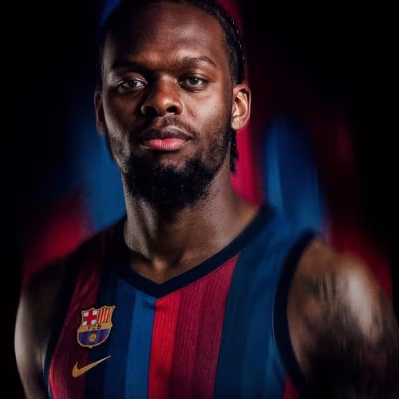 Makoundou refuerza la pintura azulgrana hasta 2028