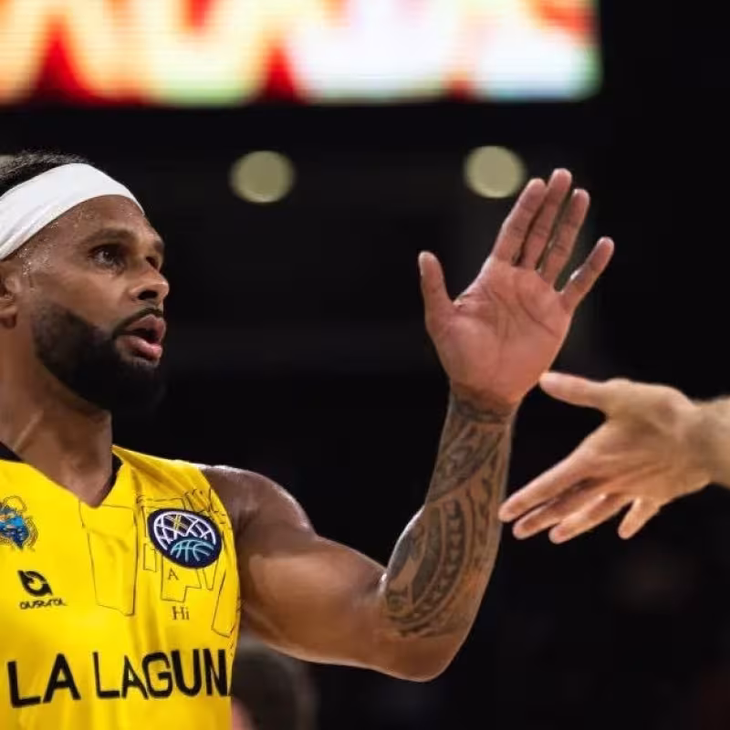 Mills firma un hito histórico en el Palau pese a la derrota