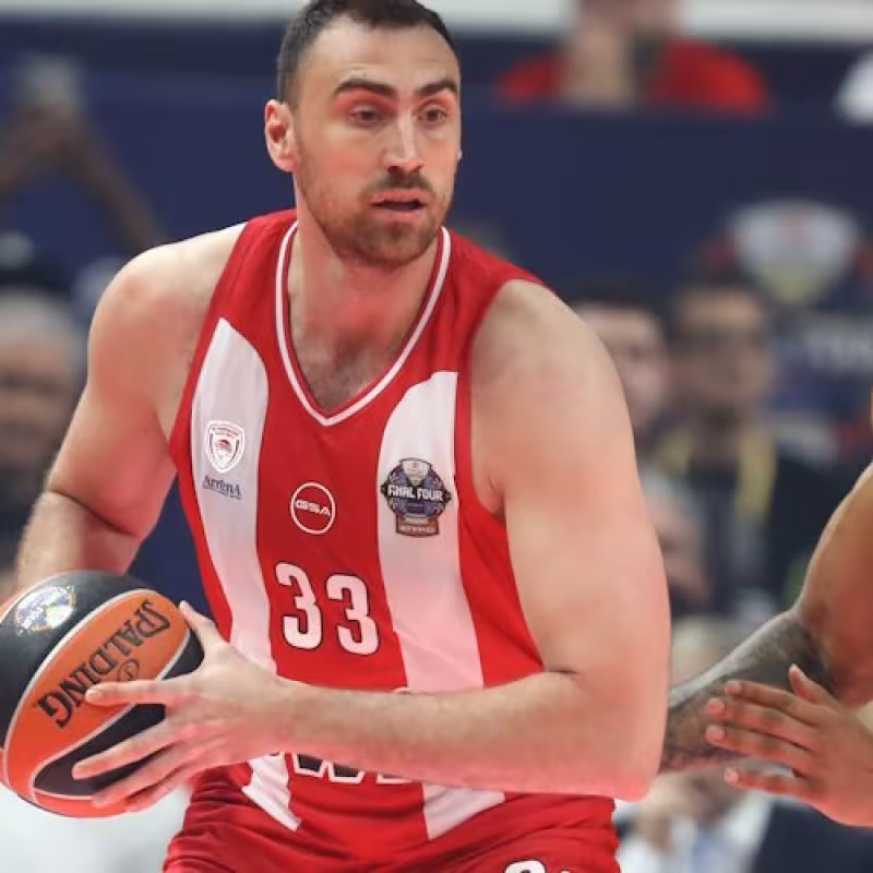 Milutinov se somete a cirugía tras histórica temporada