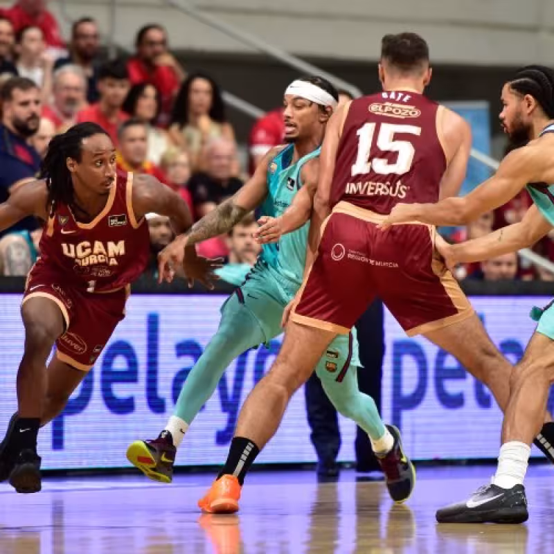 Murcia sorprende al Barça con dominio en el último cuarto