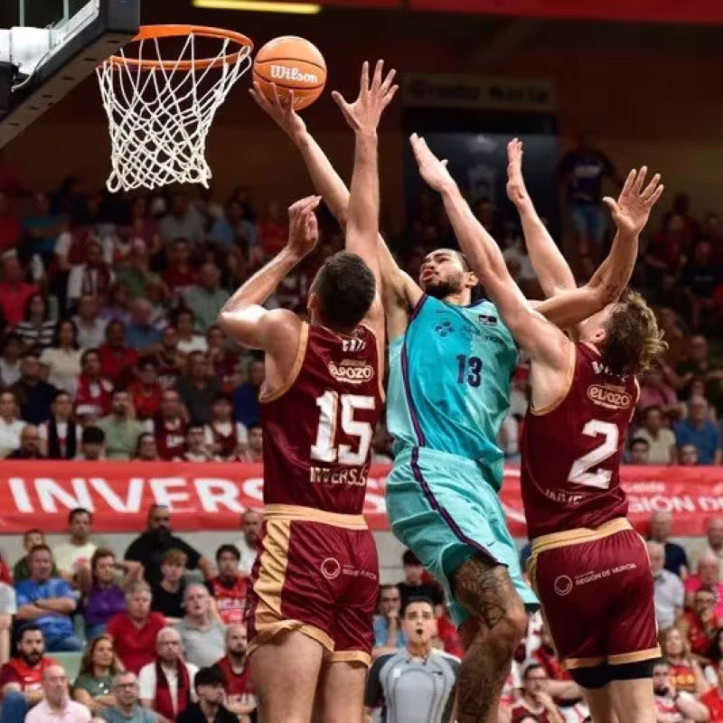 Murcia tumba al Barcelona con defensa asfixiante