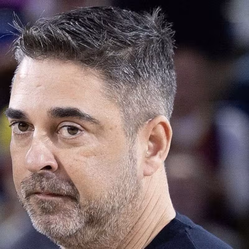 Navarro continúa en el Barcelona hasta 2029 con nuevo rol