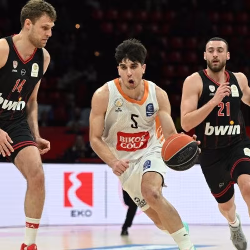 Olympiacos cierra el fichaje de Nikos Plotas