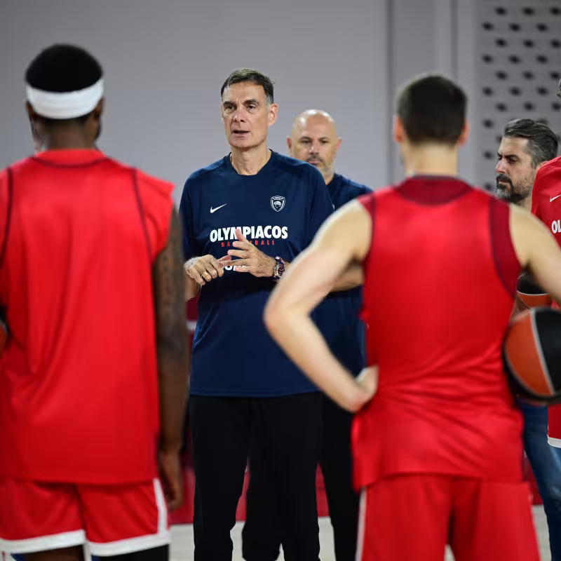 Olympiacos refuerza su defensa del título europeo
