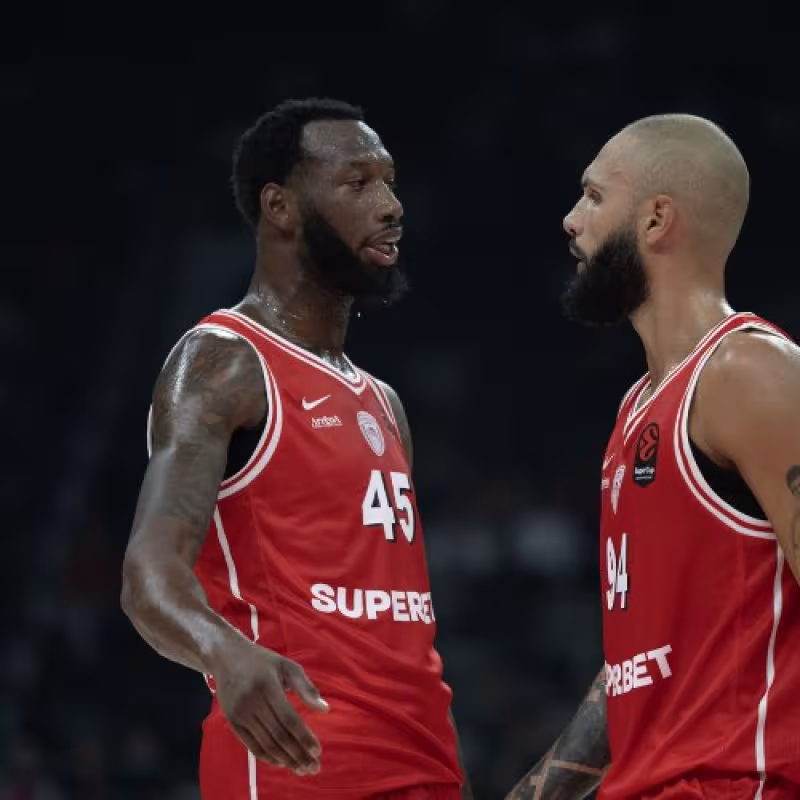 Olympiacos vence al Fenerbahçe en semifinal de Supercopa