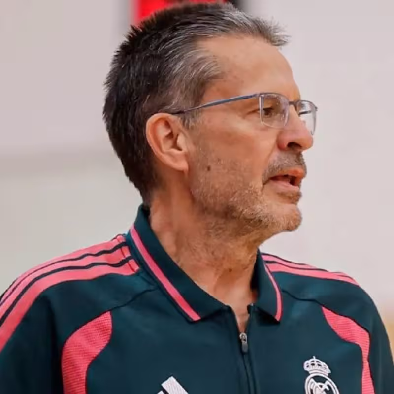 Pedro Martínez debuta en el Madrid con la Supercopa como objetivo