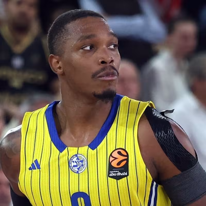 Real Madrid negocia con Walker para reforzar su ataque